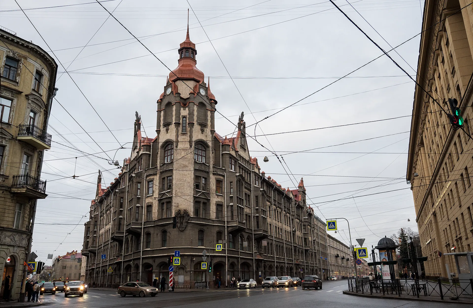 Дом правительственных учреждений, или дом с совами