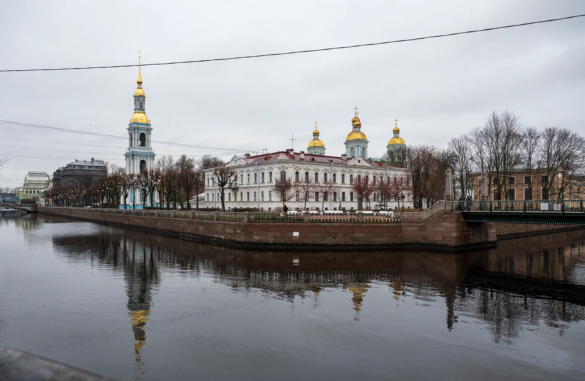 Вид на Никольский собор с Семимостья