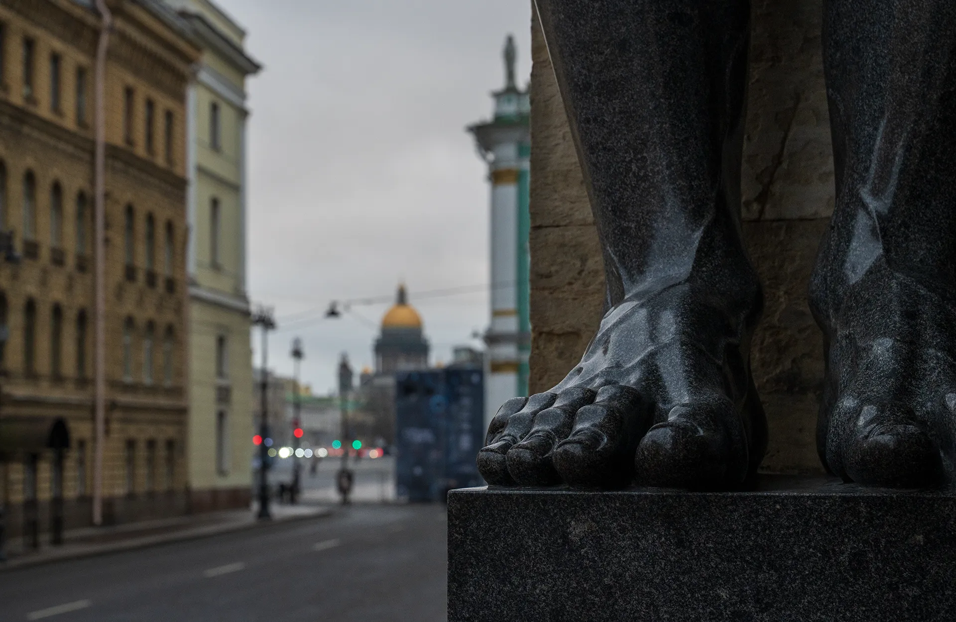 Брутальные ноги Атлантов