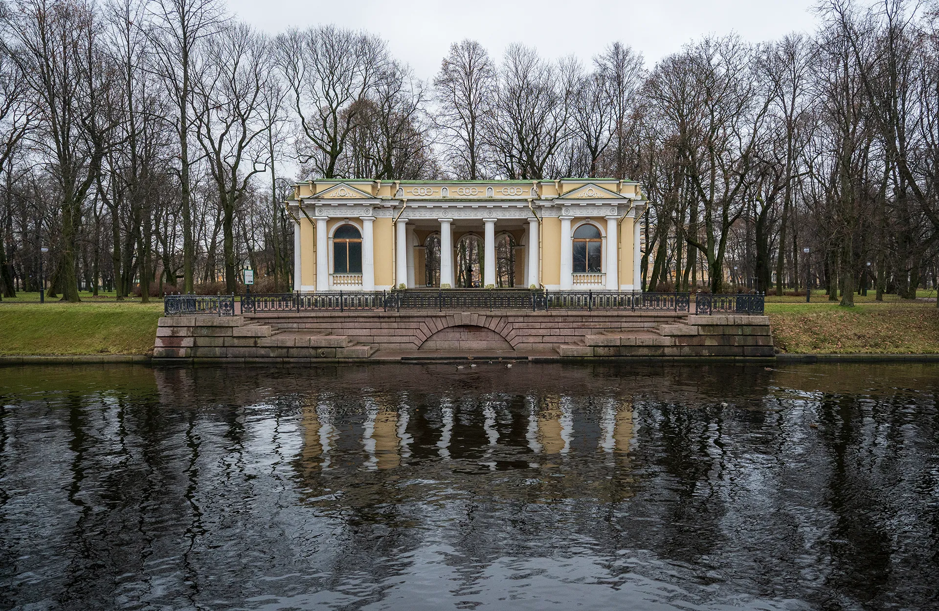Павильон Росси в Михайловском саду