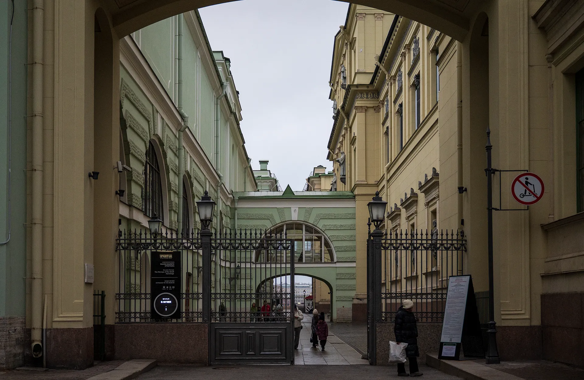 Шуваловский проезд. Выход к воде