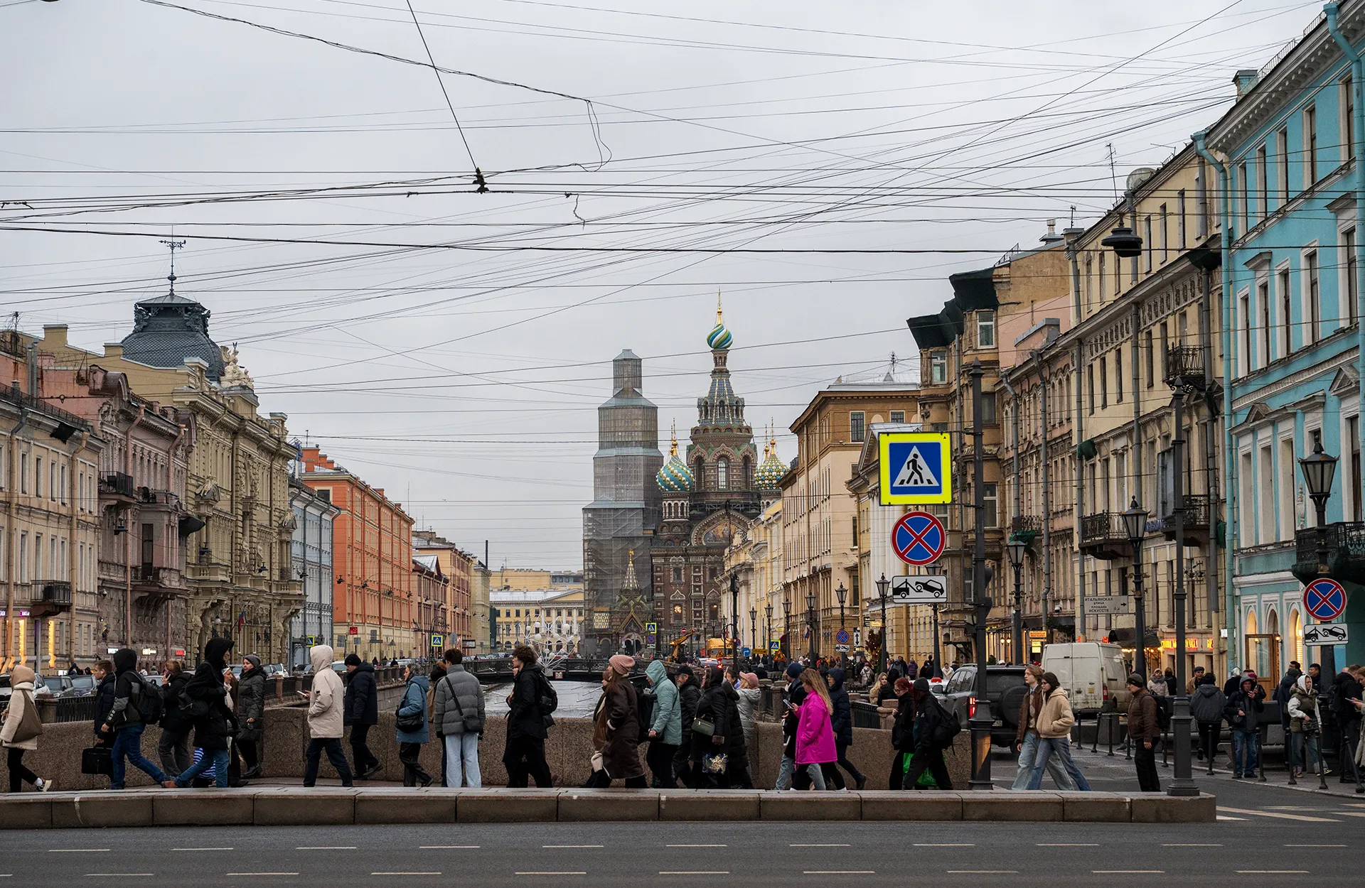 Вид с Невского проспекта на Спас на Крови